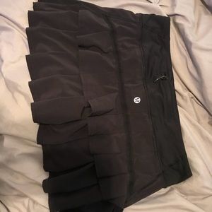 Lululemon size 6 skirt